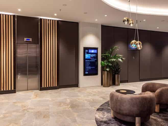 Elevated Workspace - Blending Office with Opulence