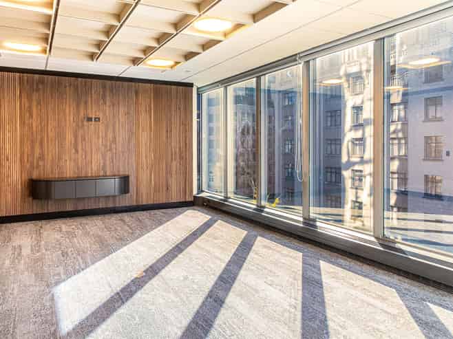 Elevated Workspace - Blending Office with Opulence