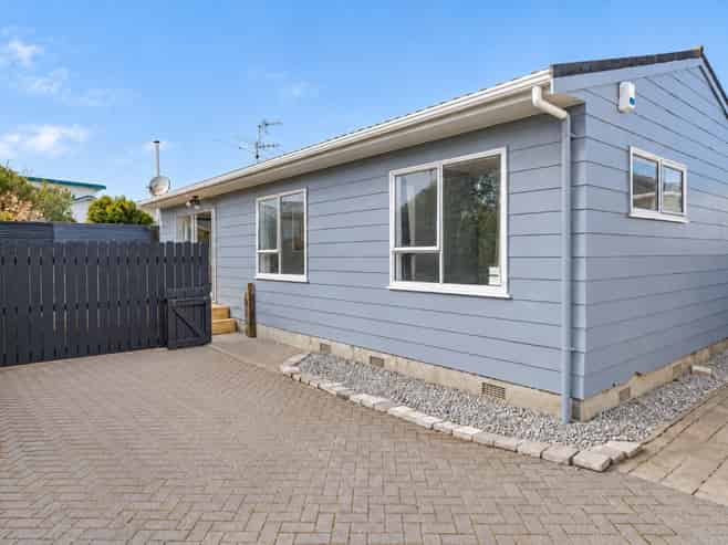 2/14 Plunket Avenue, Petone