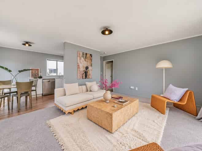 2/14 Plunket Avenue, Petone