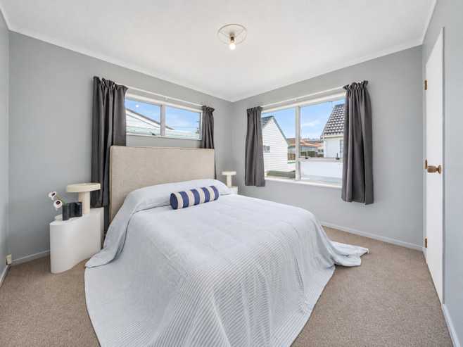 2/14 Plunket Avenue, Petone