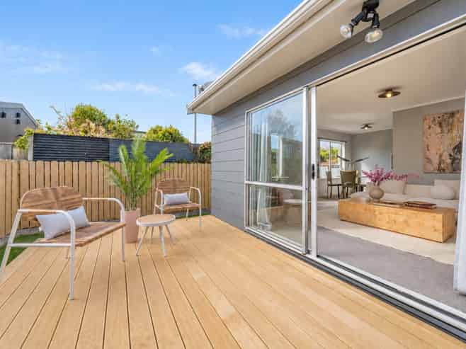 2/14 Plunket Avenue, Petone