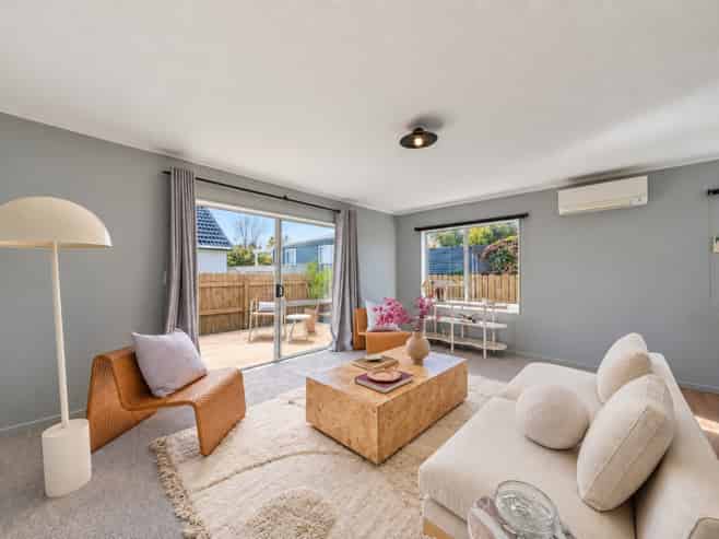 2/14 Plunket Avenue, Petone