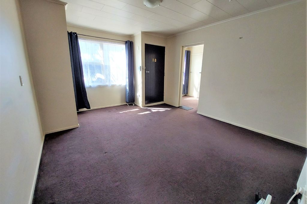 2 Bedroom Flat in Whitiora 3
