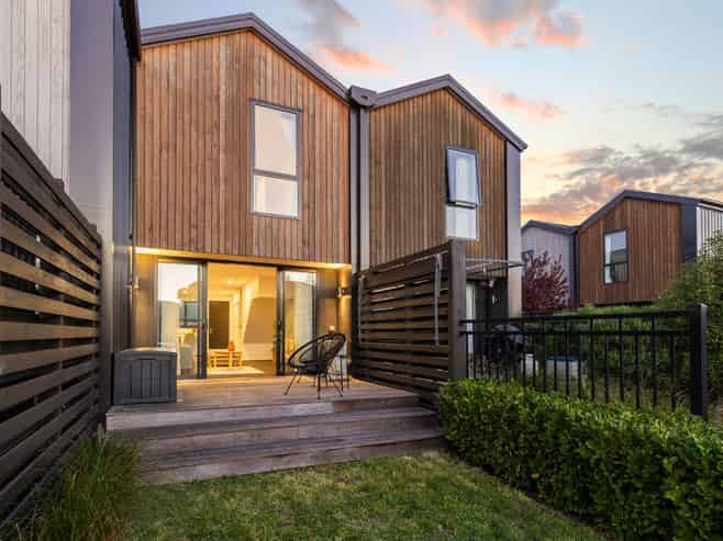 2/111 Edgeware Road, Saint Albans