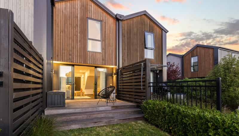 2/111 Edgeware Road, Saint Albans