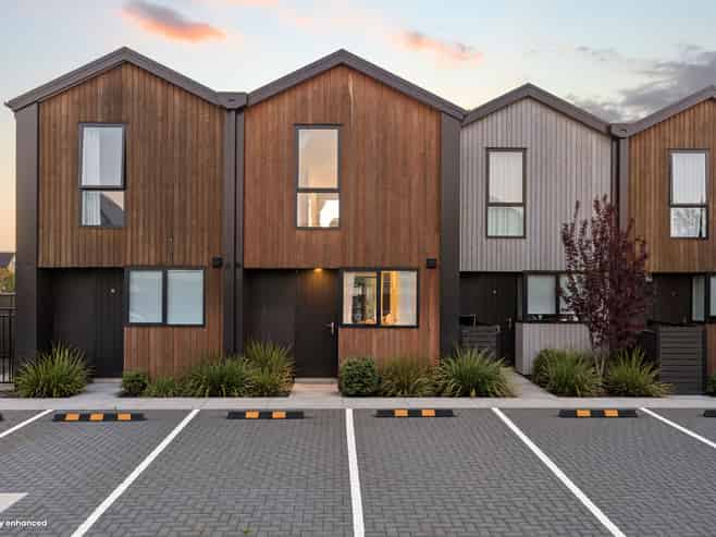 2/111 Edgeware Road, Saint Albans