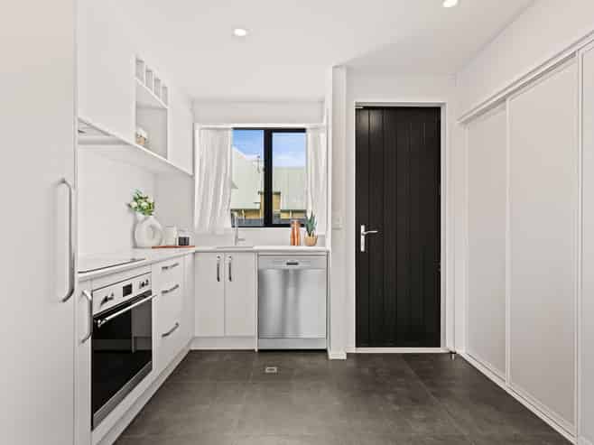 2/111 Edgeware Road, Saint Albans