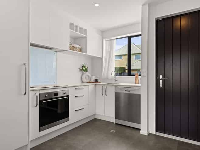 2/111 Edgeware Road, Saint Albans