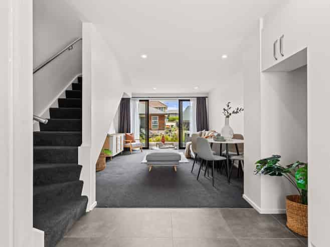 2/111 Edgeware Road, Saint Albans