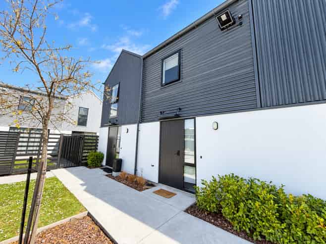 2/45 Dickens Street, Addington
