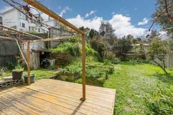 6 Macbeth Street, Caversham