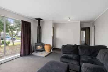 10 Makarini St, Paraparaumu