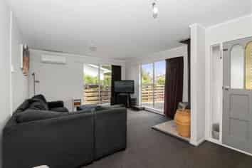 10 Makarini St, Paraparaumu