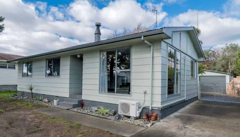 10 Makarini St, Paraparaumu