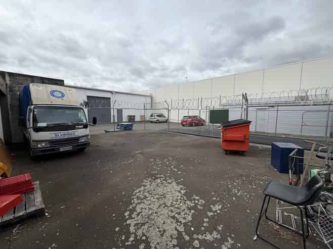 450sqm showroom on Rangitikei Street