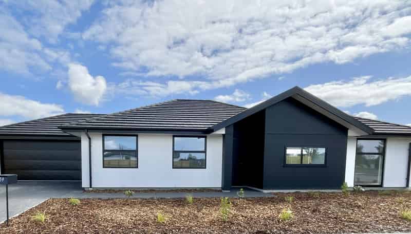 39 Rita Angus Road, Belfast