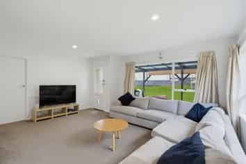 2/11 Longreach Drive, Sunnyvale