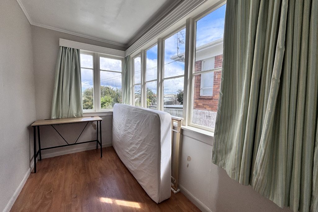 2 Bedroom Duplex in Station Road 3