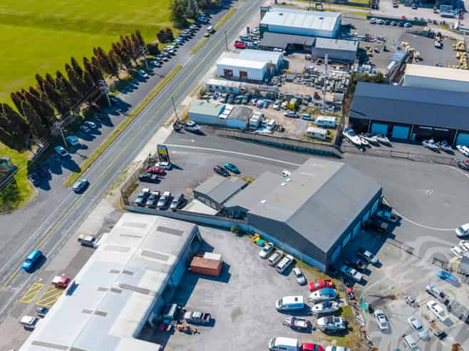 Large Modern Office - Tauhara Rd