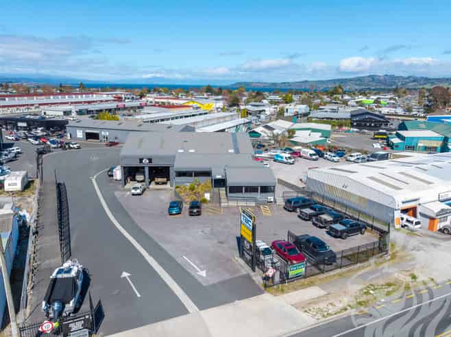 Large Modern Office - Tauhara Rd