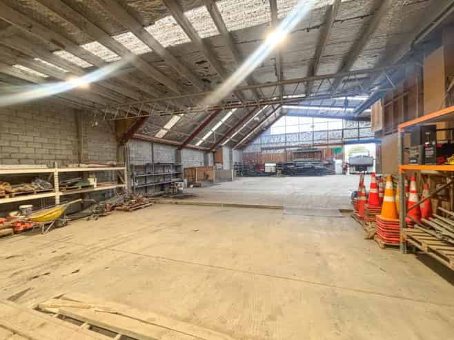 1,130sqm industrial premises on Tremaine Avenue