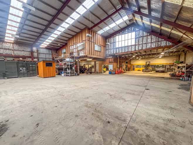 1,130sqm industrial premises on Tremaine Avenue