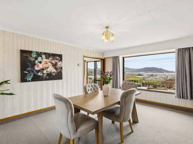 32 Bangor Terrace, Kew