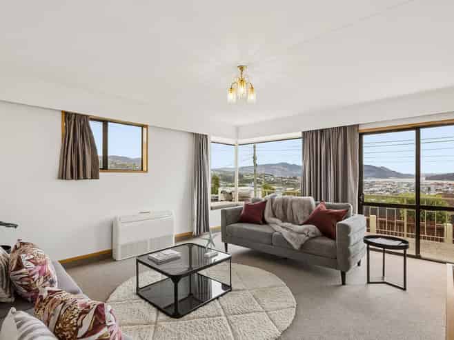 32 Bangor Terrace, Kew