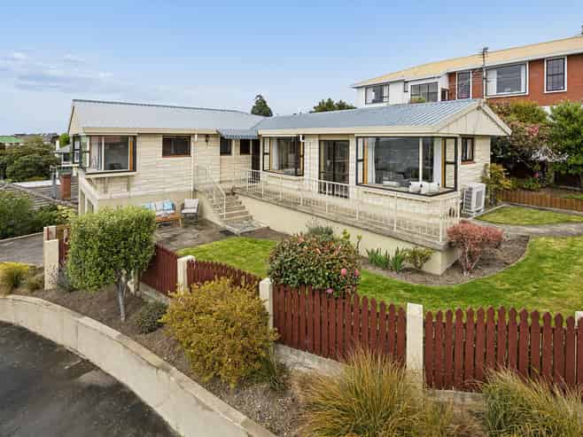 32 Bangor Terrace, Kew