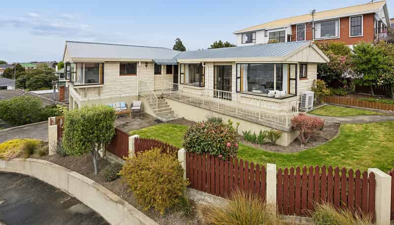 32 Bangor Terrace, Kew