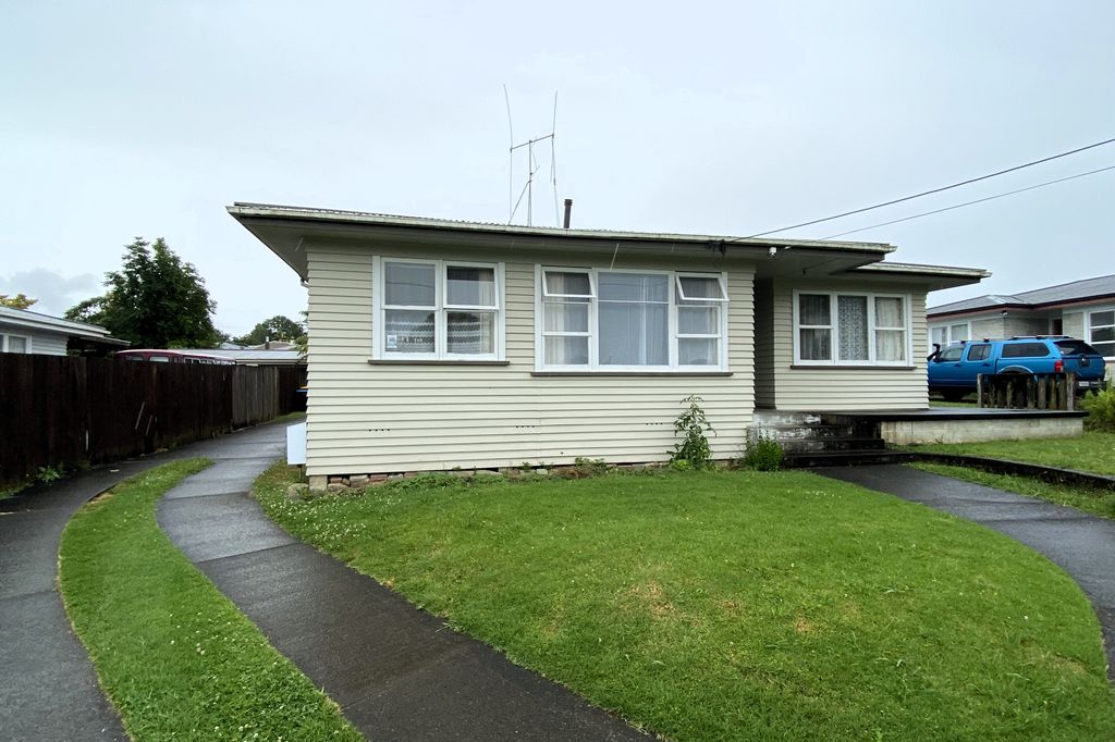 64 Spinley Street 1