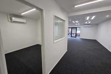 Frankton - office suite with small warehouse