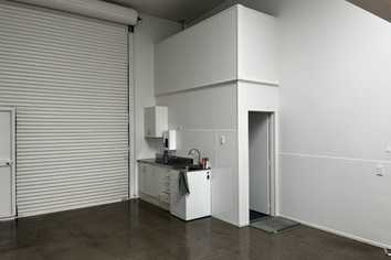 Frankton - office suite with small warehouse