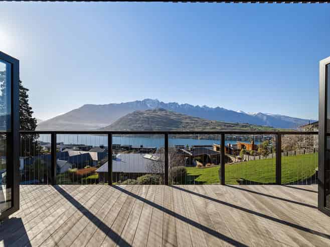 12A St Peters Place, Queenstown