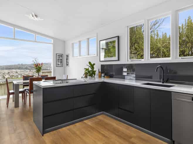77 Easther Crescent, Kew