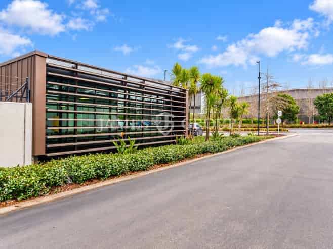 High Stud Airport Oaks Industrial Opportunity