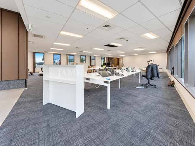High Stud Airport Oaks Industrial Opportunity