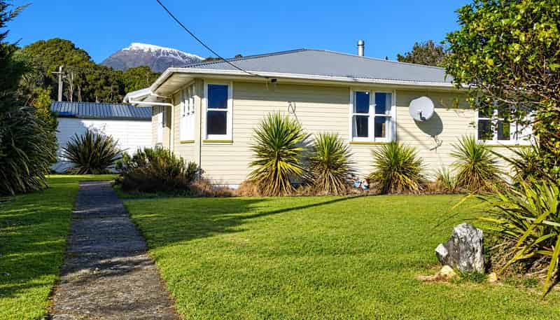 10 Muturimu Road, Haast