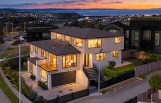 2 Taku Close, Long Bay