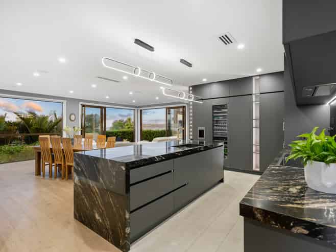 2 Taku Close, Long Bay