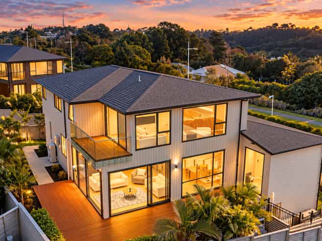 2 Taku Close, Long Bay