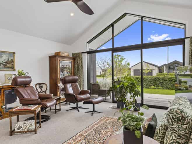 12 Sorrento Drive, Rangatira Park