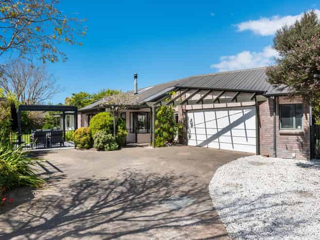 8 Bishops Close, Greenmeadows