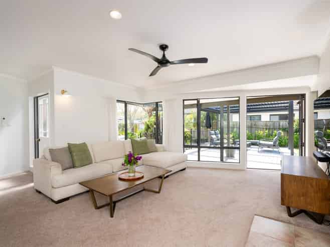 8 Bishops Close, Greenmeadows