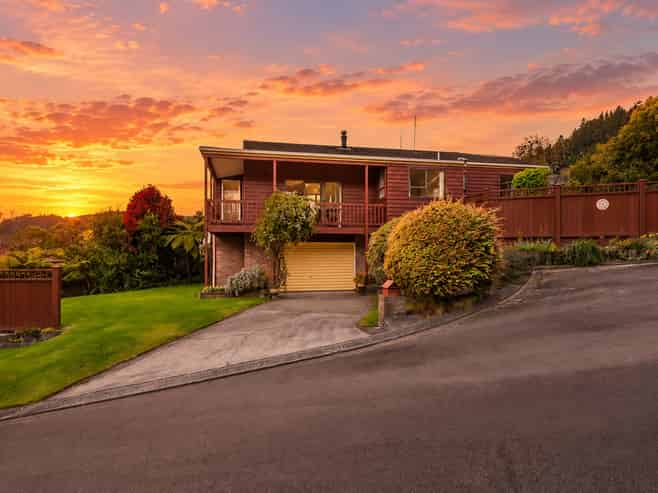15 Pioneer Grove, Silverstream