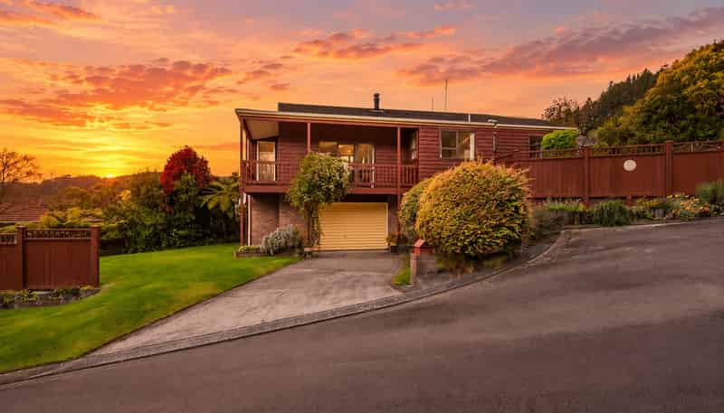 15 Pioneer Grove, Silverstream