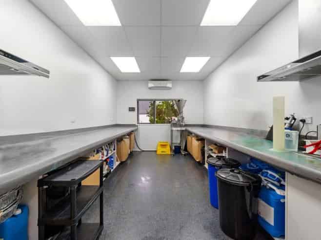 High-spec Riverlea industrial