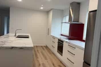 215 Queens Drive, Windsor