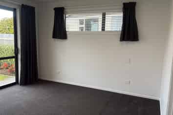 215 Queens Drive, Windsor